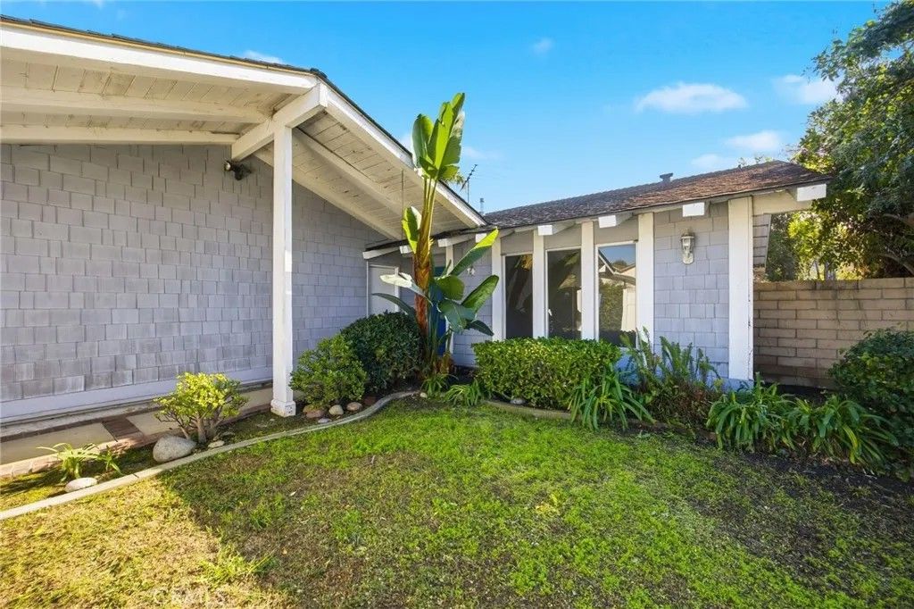 Photo of 10928 El Domino Ave, Fountain Valley, CA 92708 (MLS # OC25277522)