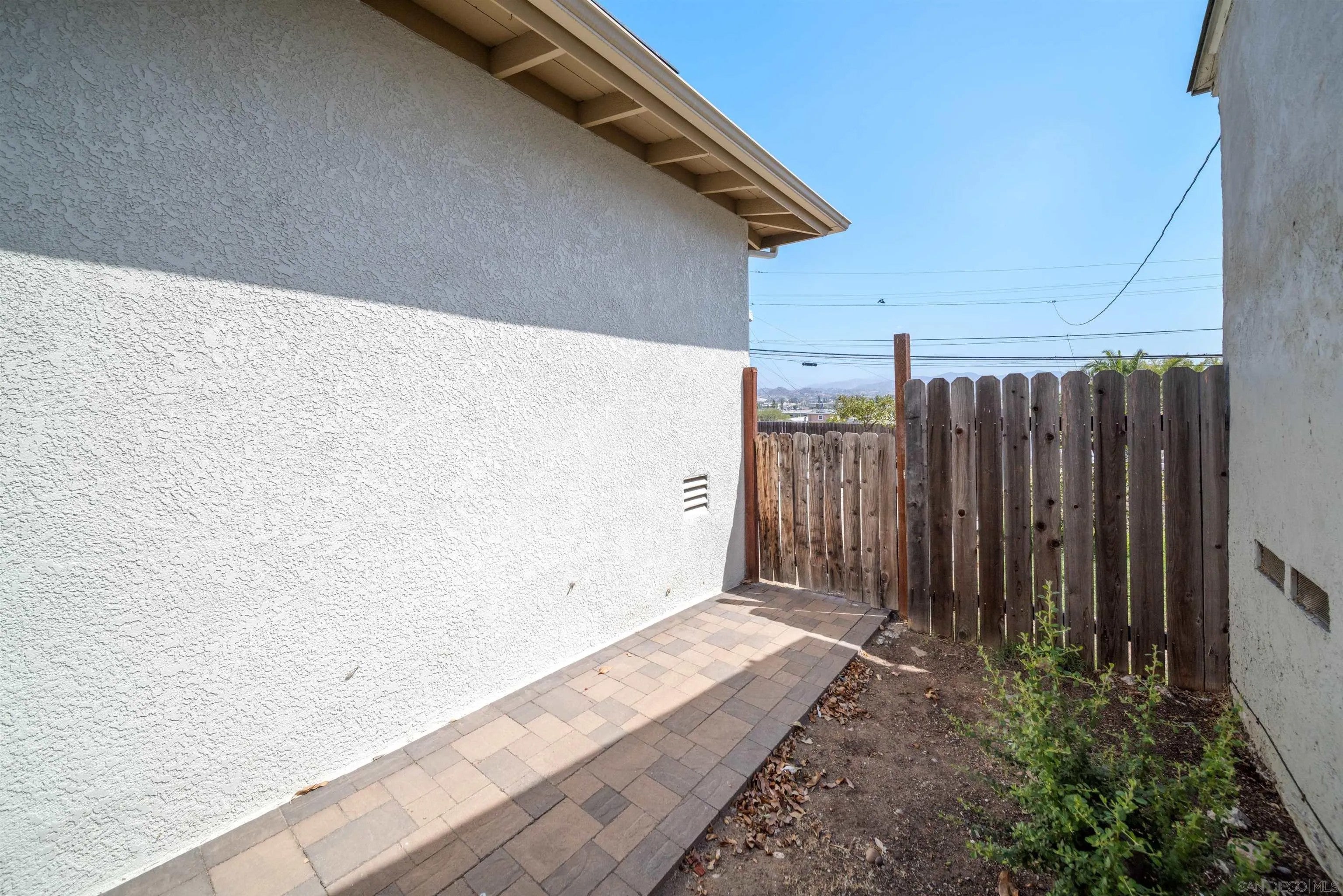 649 N Cuyamaca