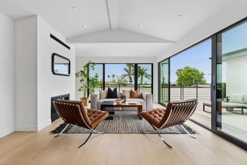 2052 Montgomery Avenue