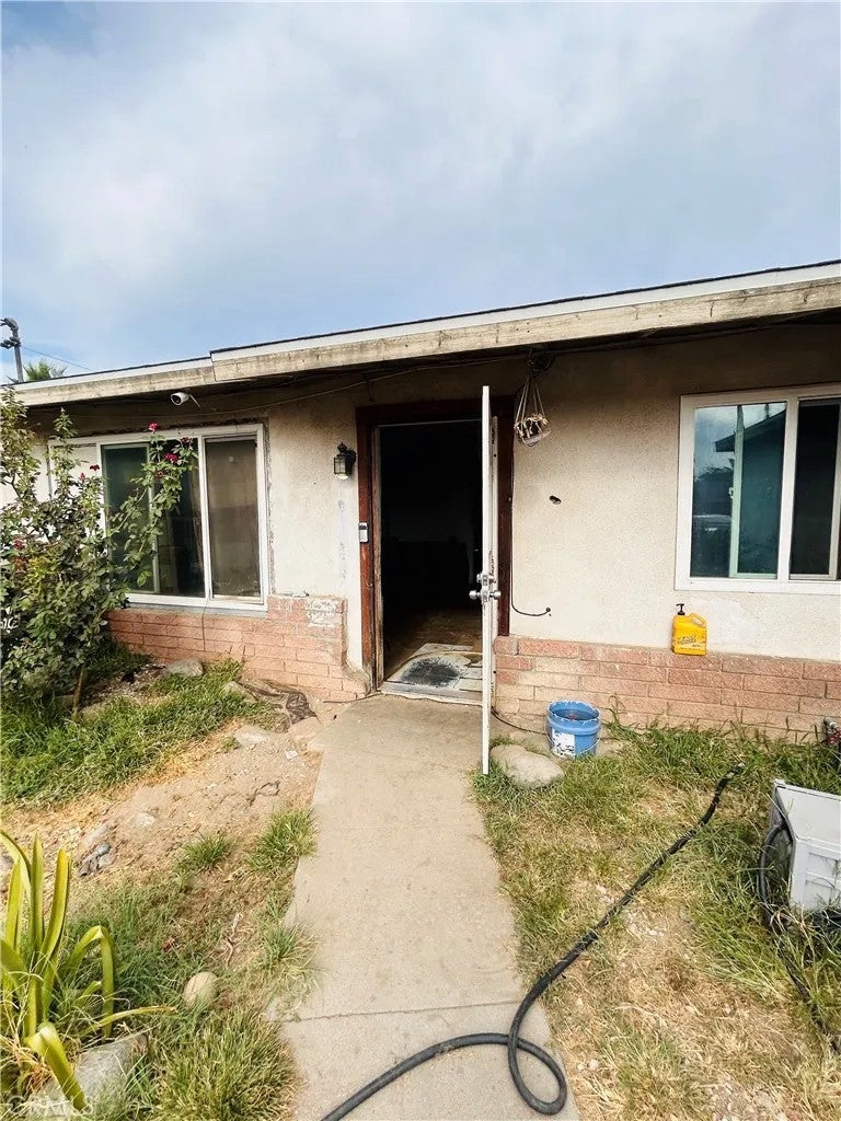 8671 Redwood