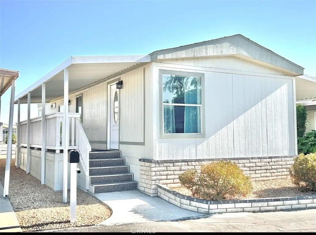 Photo of 999 s Santa Fe Ave, San Jacinto, CA 92582 (MLS # IV26013481)