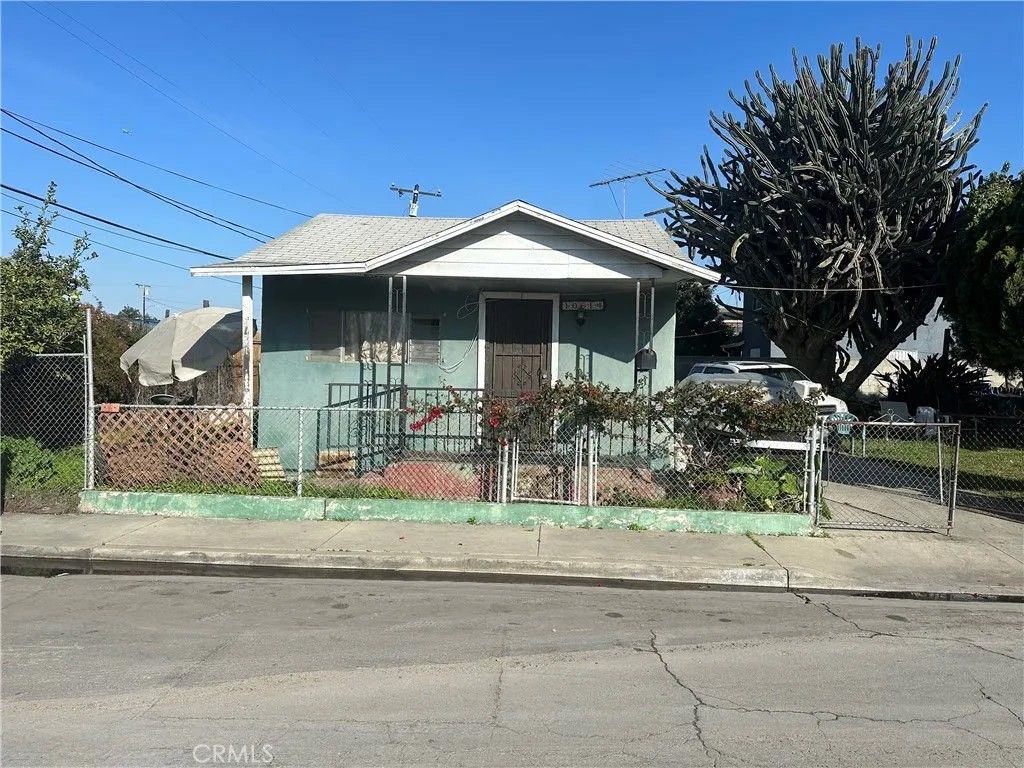 Photo of 10814 Watts Avenue, Los Angeles, CA 90059 (MLS # CV26072342)