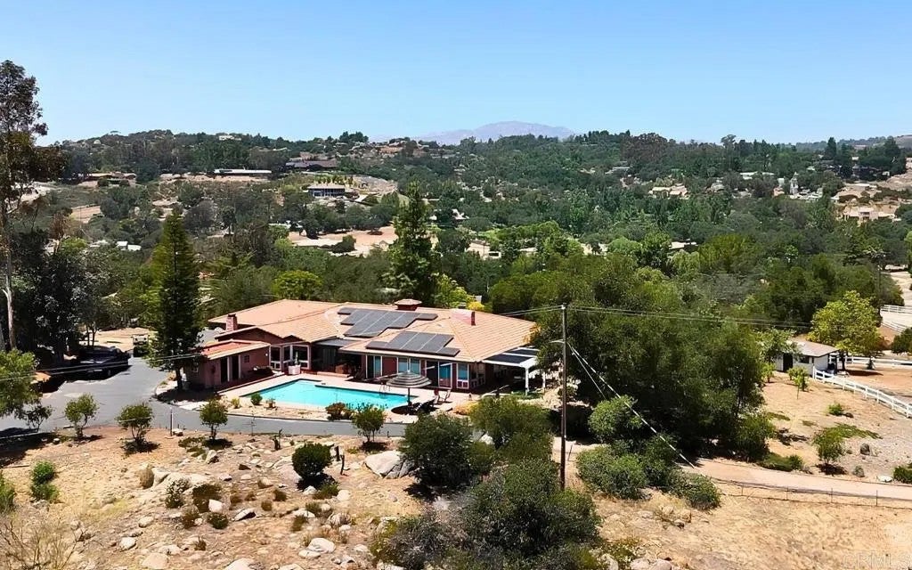 2967 VIA VIEJAS