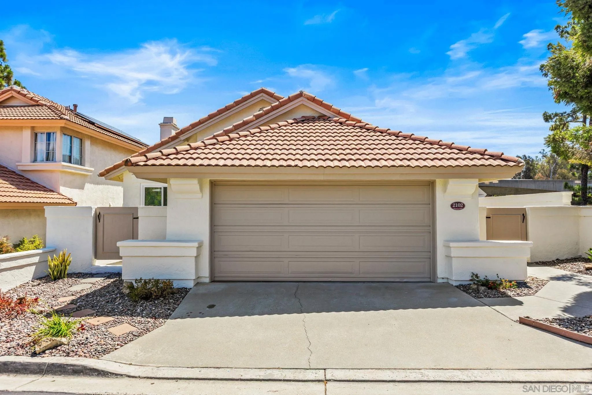 2102 Amorosa Glen