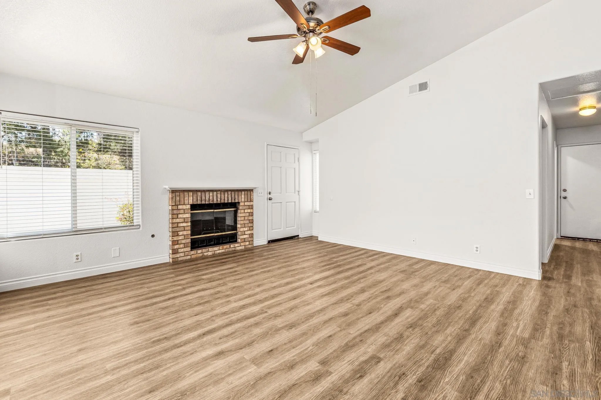 2102 Amorosa Glen