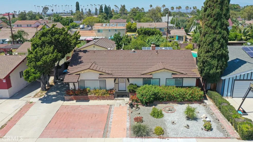 1641 W Buena Vista