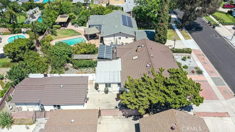 1641 W Buena Vista