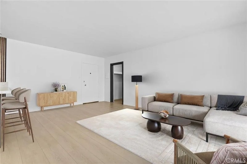 960 Larrabee 120