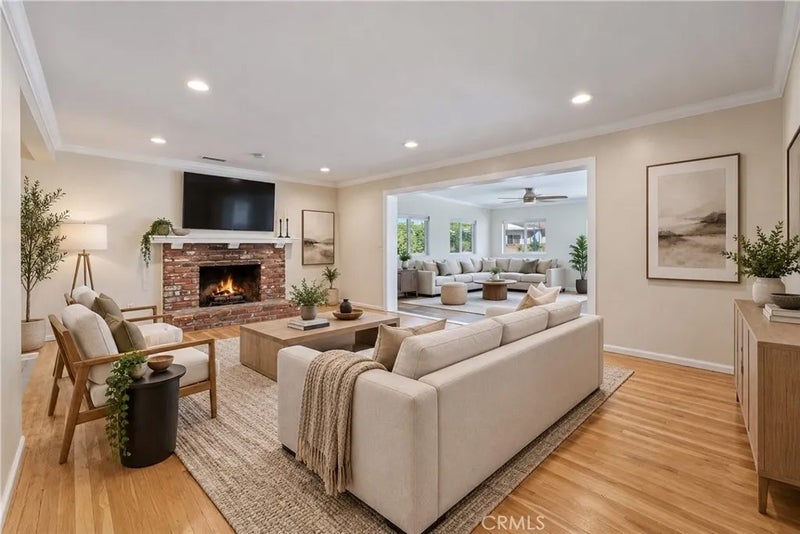 1583 W Cerritos