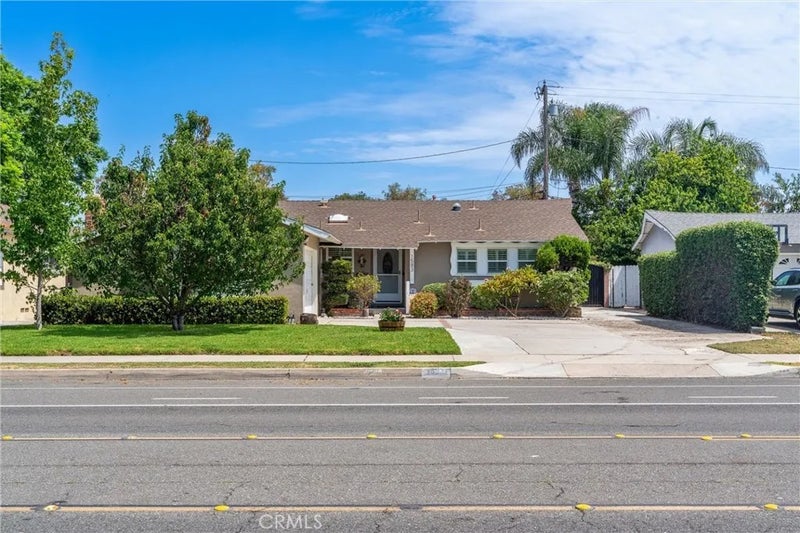 1583 W Cerritos