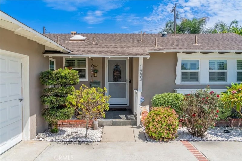 1583 W Cerritos