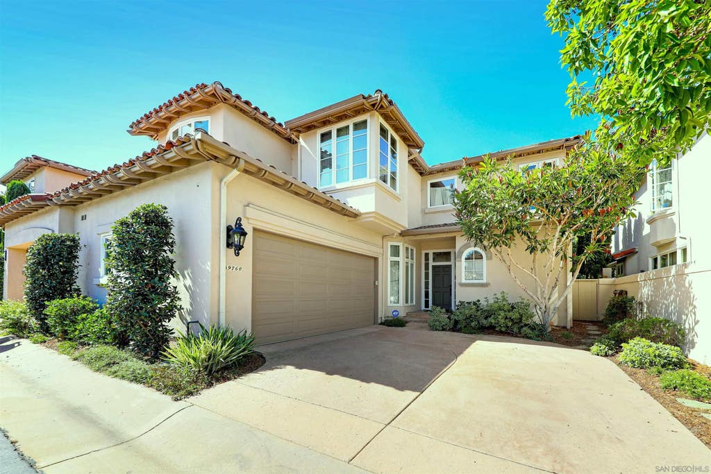 Photo of 9760 Claiborne Sq, La Jolla, CA 92037 (MLS # 260014535)
