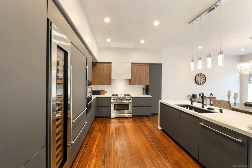 Photo of 9760 Claiborne Sq, La Jolla, CA 92037 (MLS # 260014535)