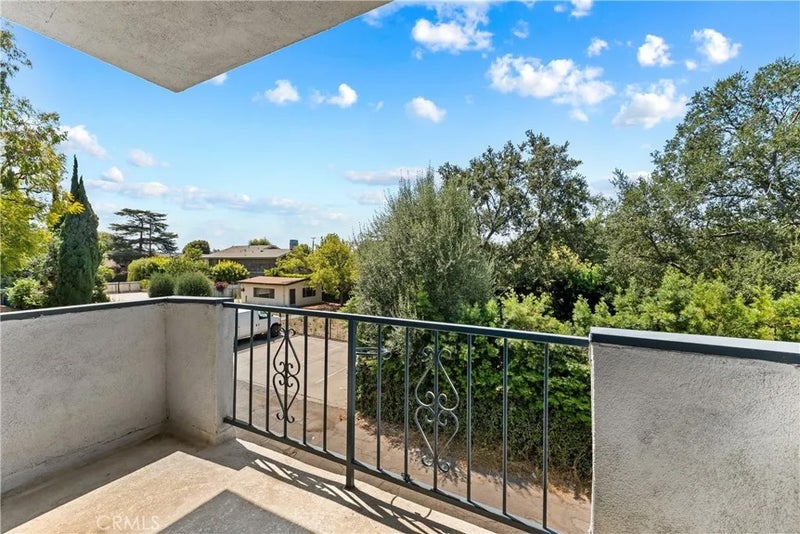972 E California 207
