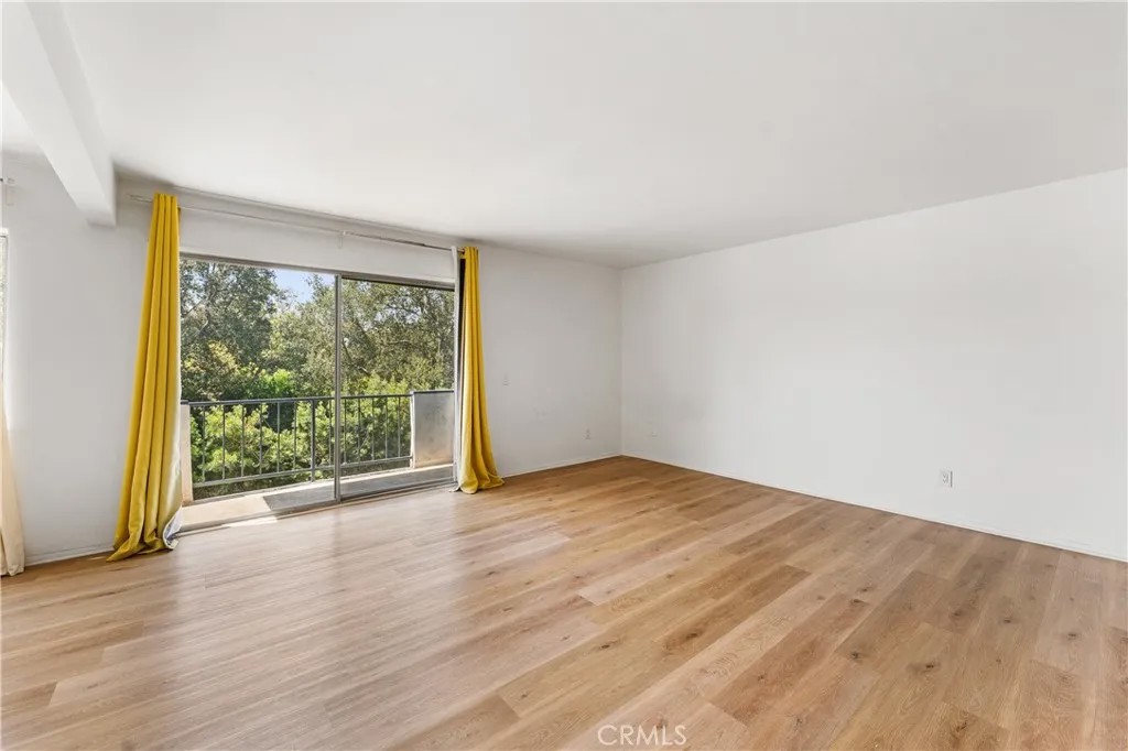 972 E California 207