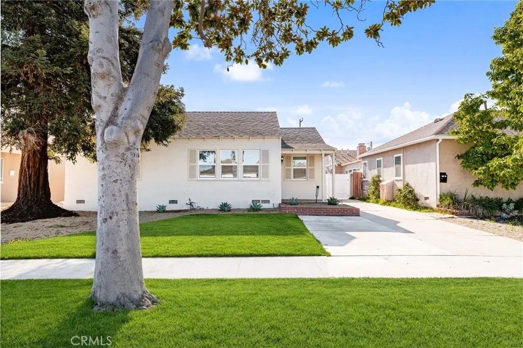 Photo of 2151 Euclid Avenue, Long Beach, CA 90815 (MLS # NP26018435)