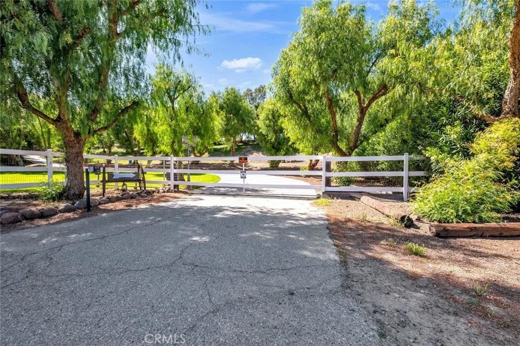 Photo of 42761 Juniper St, Murrieta, CA 92562 (MLS # SW26087038)