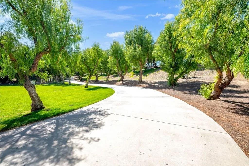 Photo of 42761 Juniper St, Murrieta, CA 92562 (MLS # SW26087038)