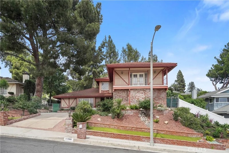 11300 Dulcet Avenue