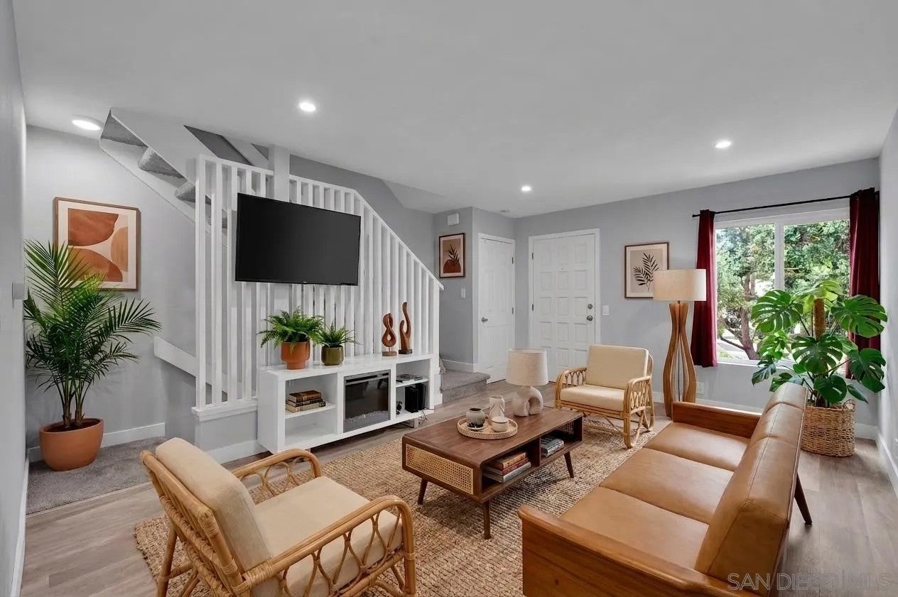 1235 River Glen Row 83