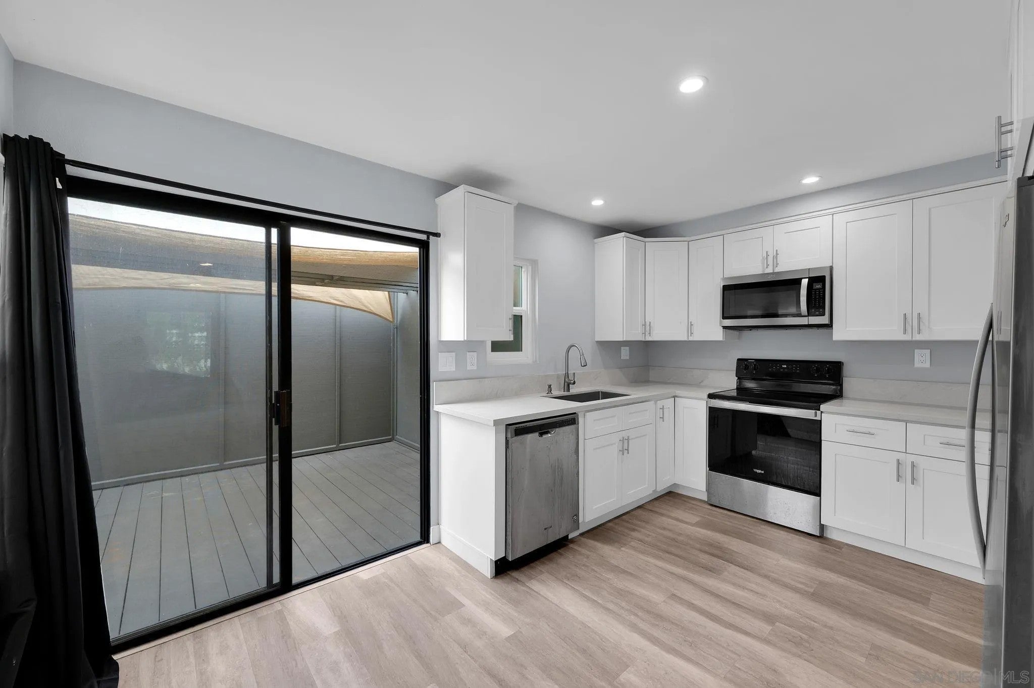 1235 River Glen Row 83