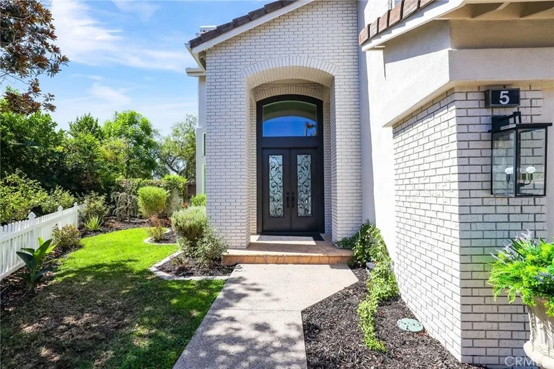 5 Mountain Gate
