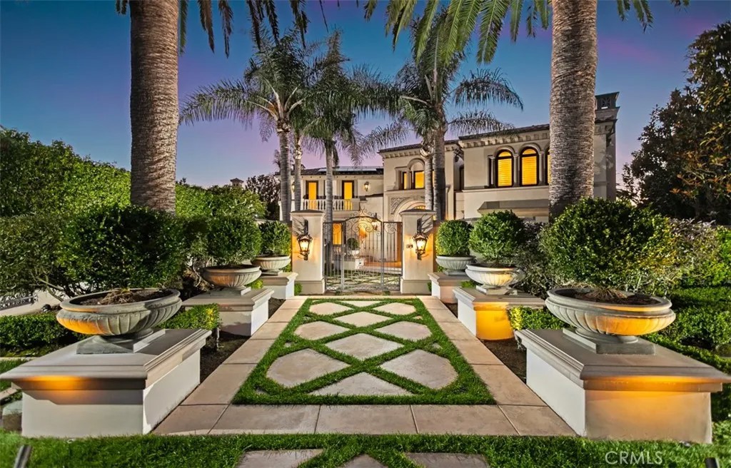 22 Pelican Crest Drive