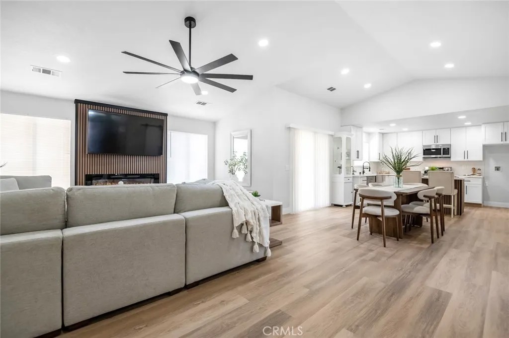 1509 E Vine Court