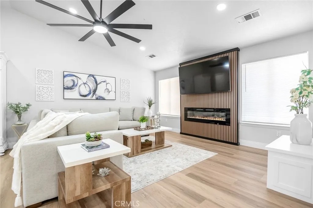 1509 E Vine Court