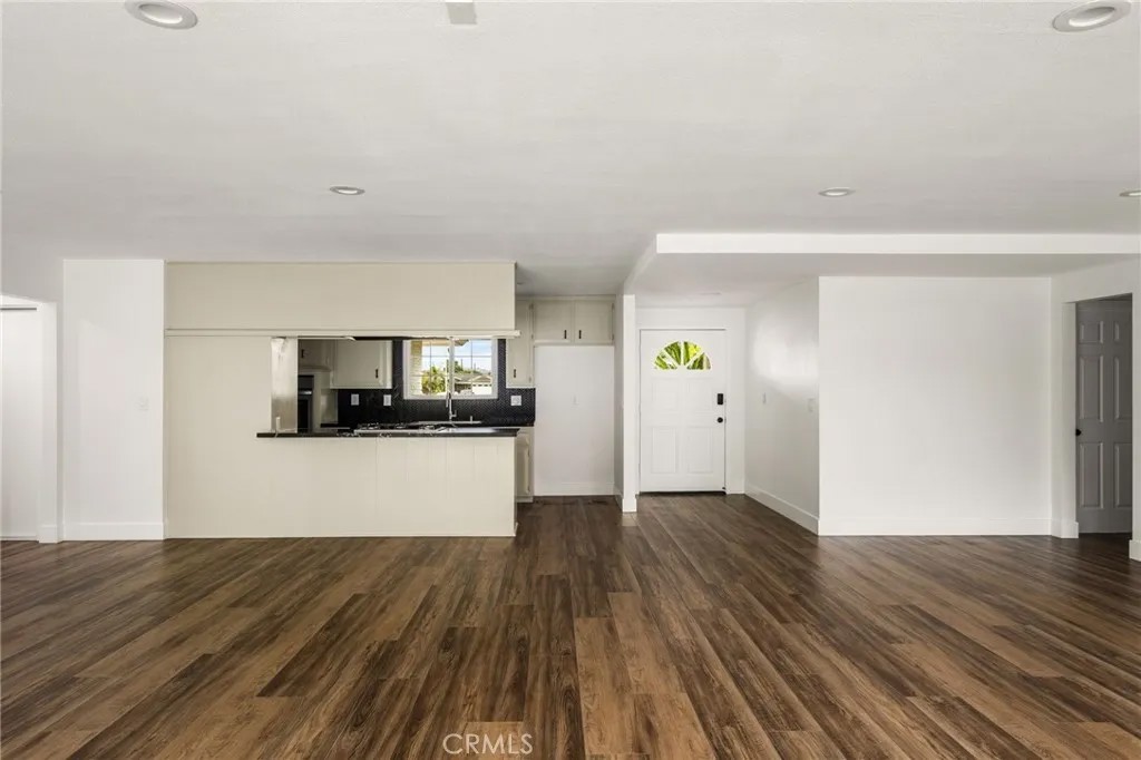 1021 S Hilda