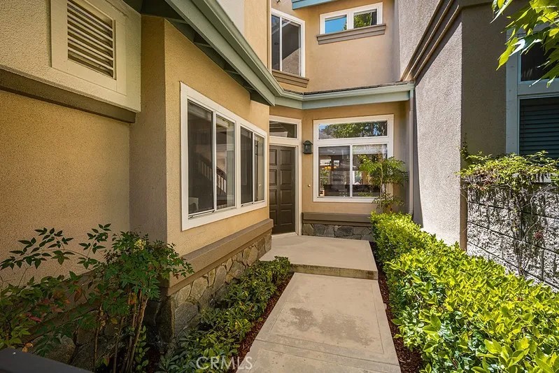 100 Stoney Pointe