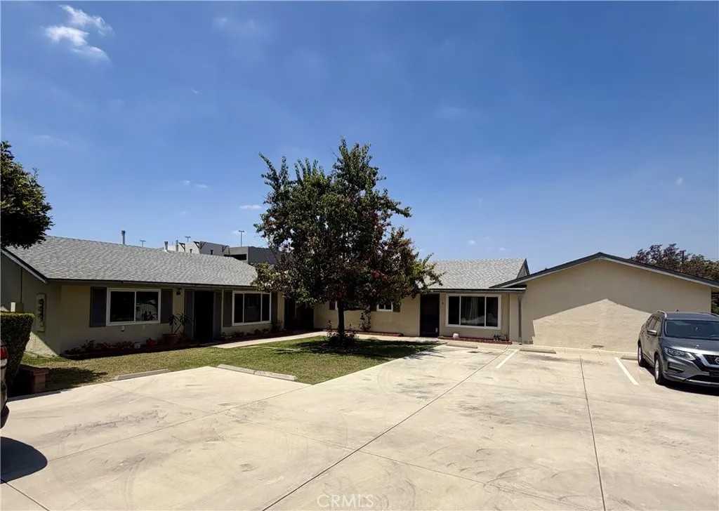 312 E Lemon Avenue