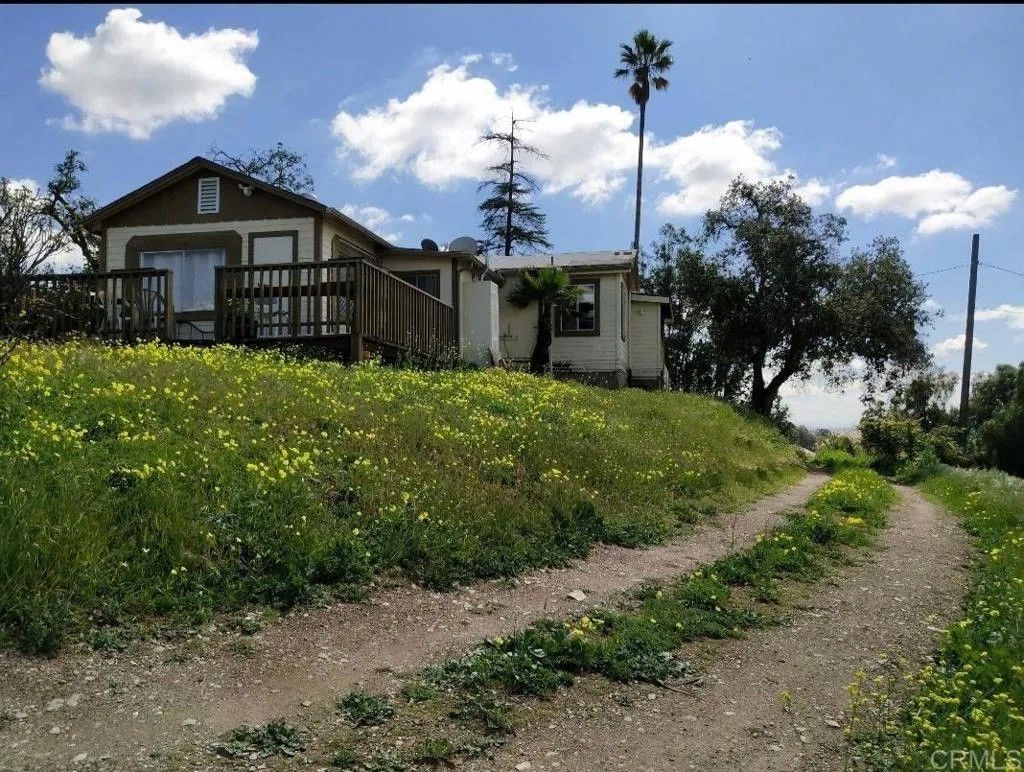 Photo of 1320 Richland Rd, San Marcos, CA 92069 (MLS # NDP2509850)