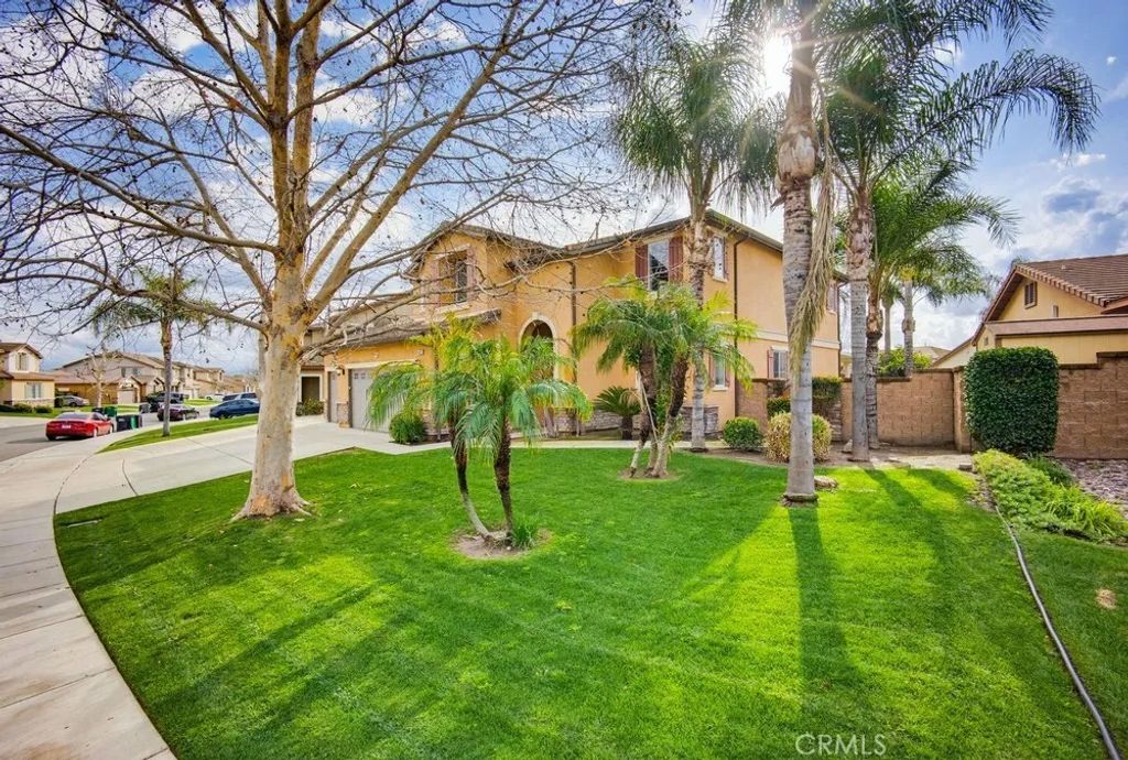 Photo of 6721 Heathgrove Dr, Eastvale, CA 92880 (MLS # SW26032568)