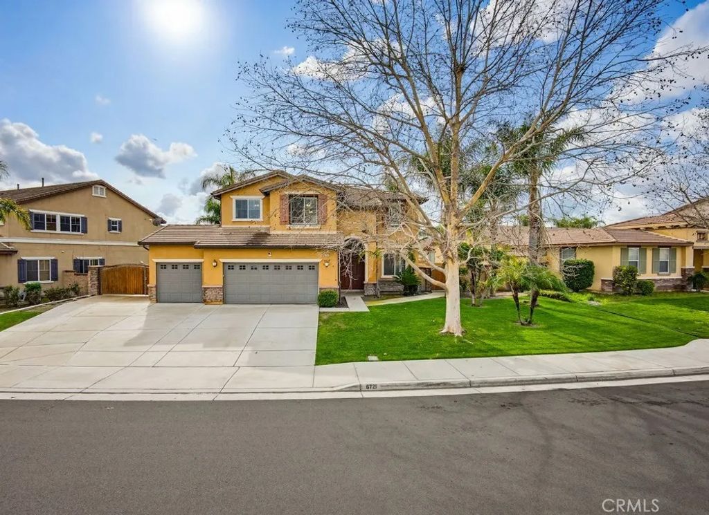 Photo of 6721 Heathgrove Dr, Eastvale, CA 92880 (MLS # SW26032568)