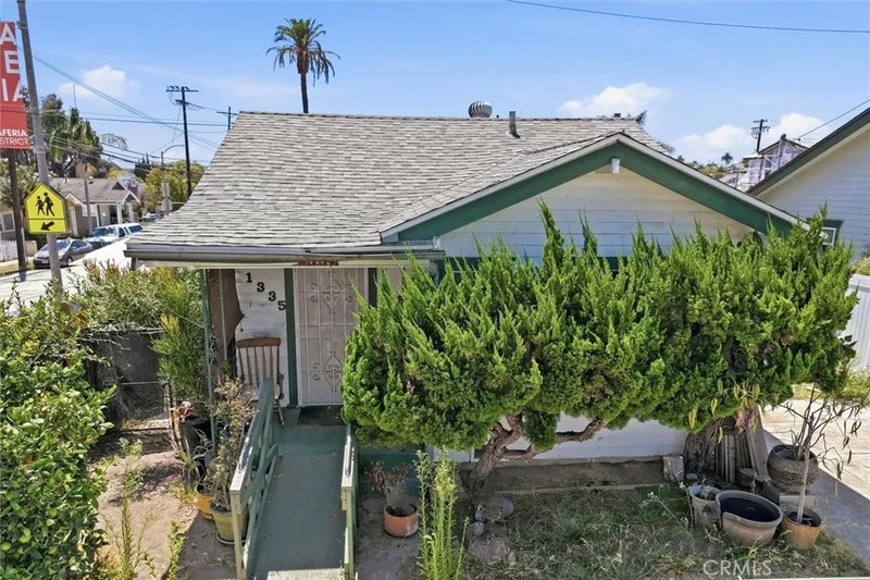 1335 Termino Avenue