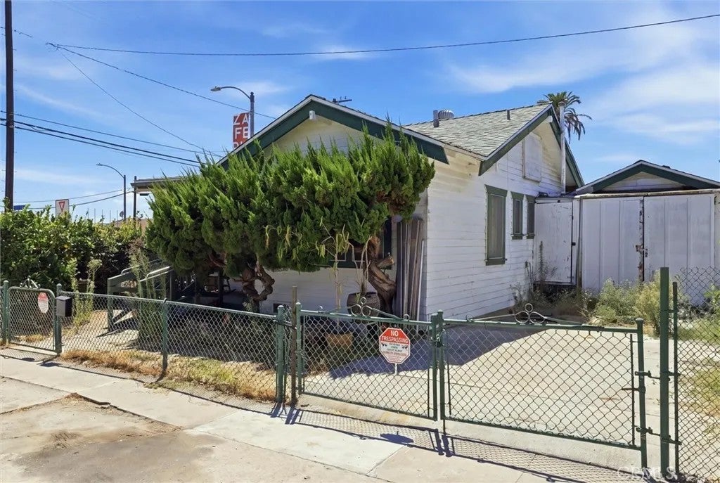 1335 Termino Avenue