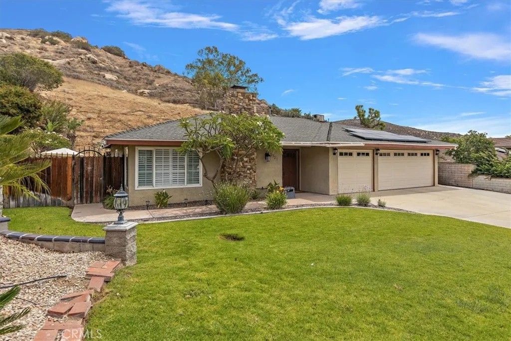 Photo of 5721 Peacock LN, Riverside, CA 92505 (MLS # TR26103921)