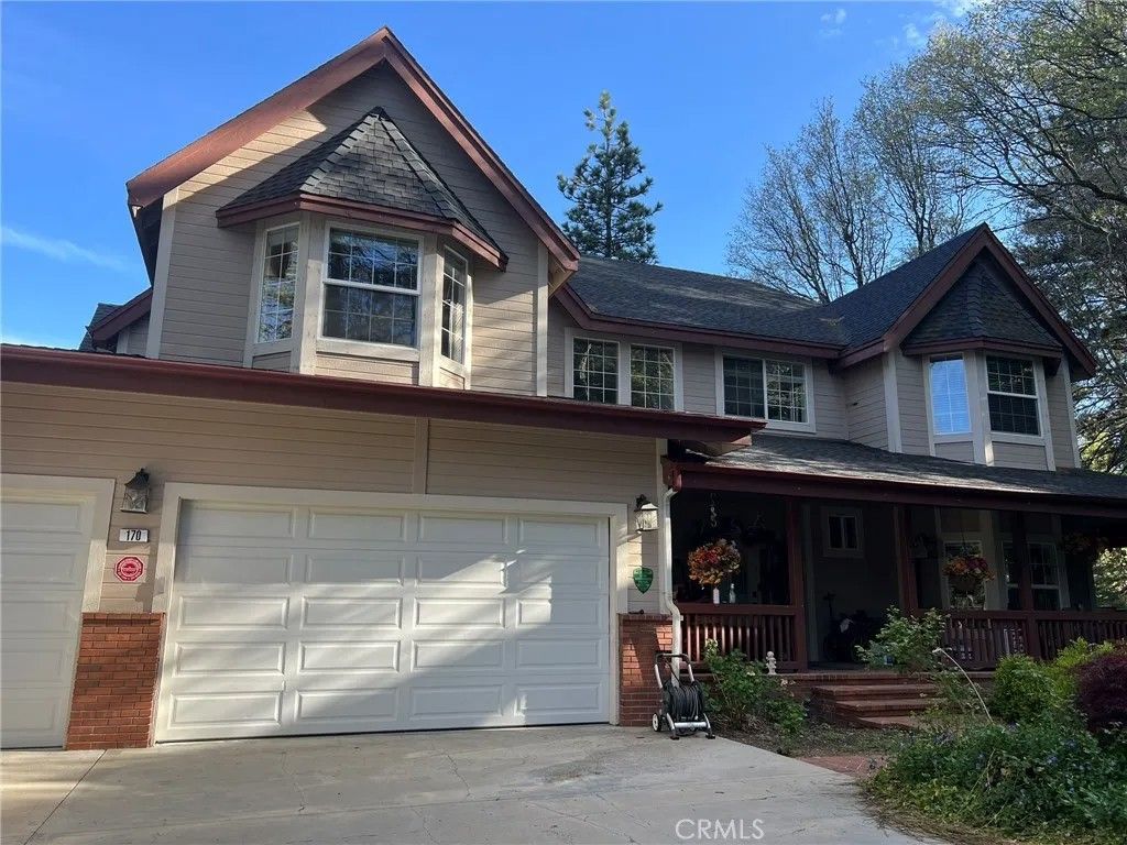 Photo of 170 Cypress Dr, Lake Arrowhead, CA 92352 (MLS # IG26028423)