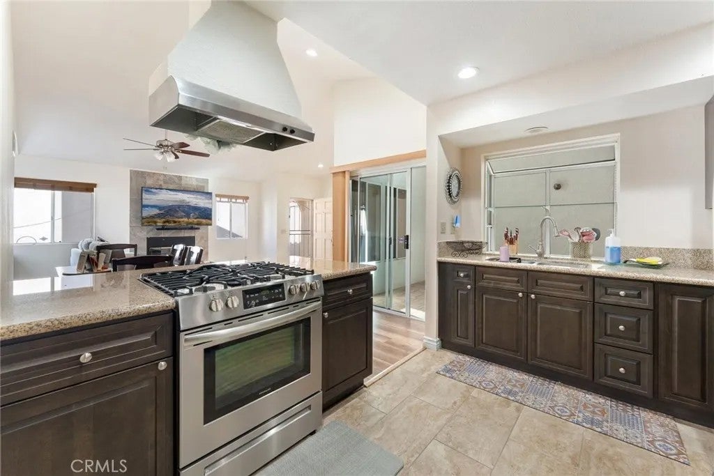 Photo of 737 Verona Ave, San Jacinto, CA 92583 (MLS # SW26027038)