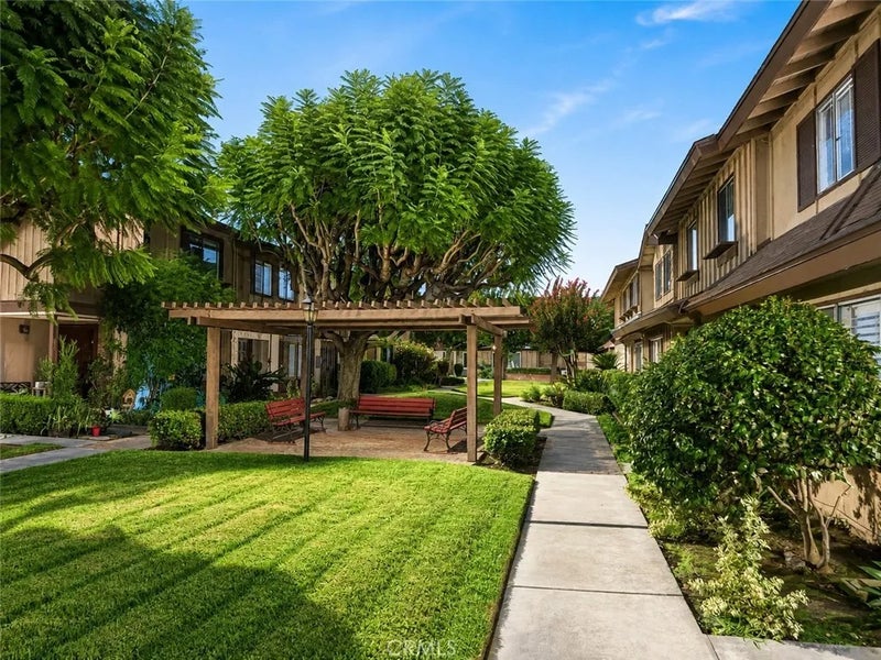 10330 Downey Ave 20