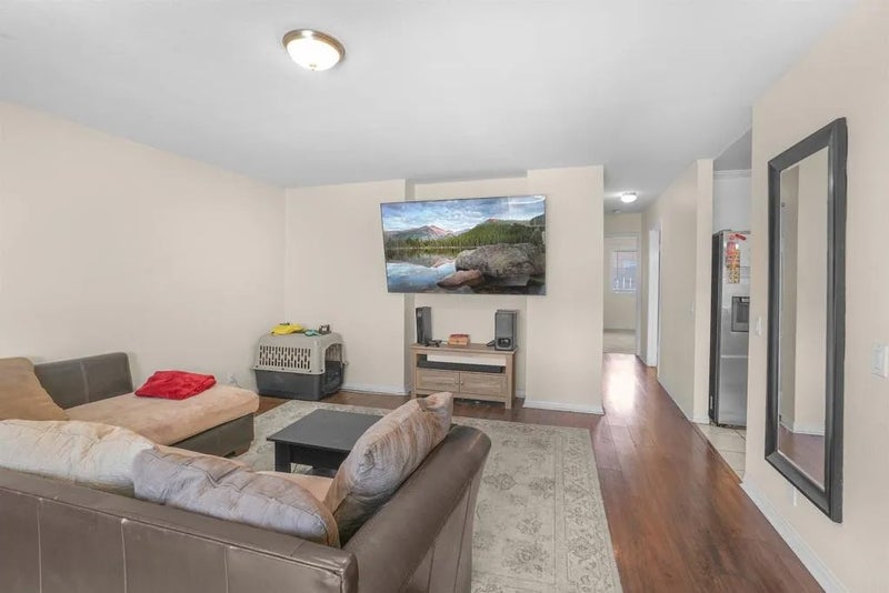 1025 Estes Street 12