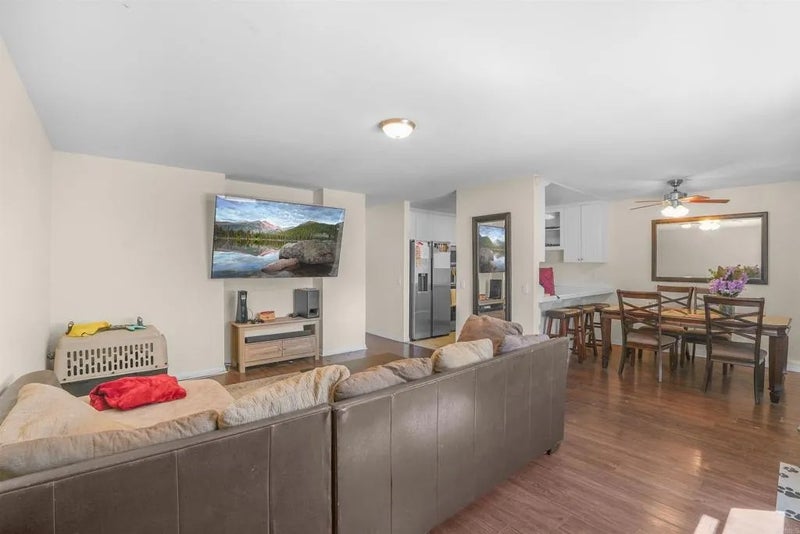 1025 Estes Street 12