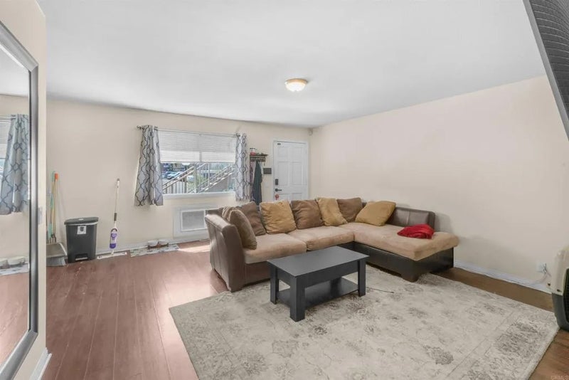 1025 Estes Street 12