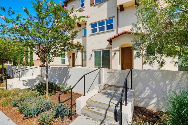 3320 W Mirano