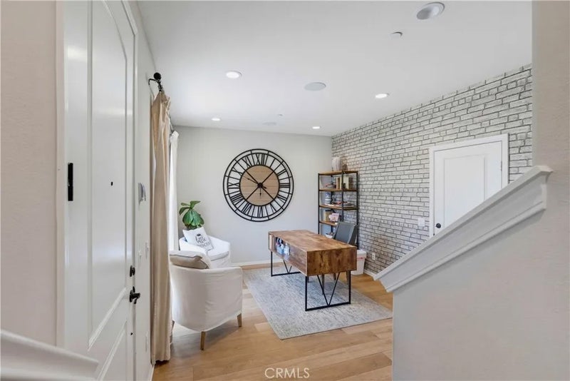 3320 W Mirano