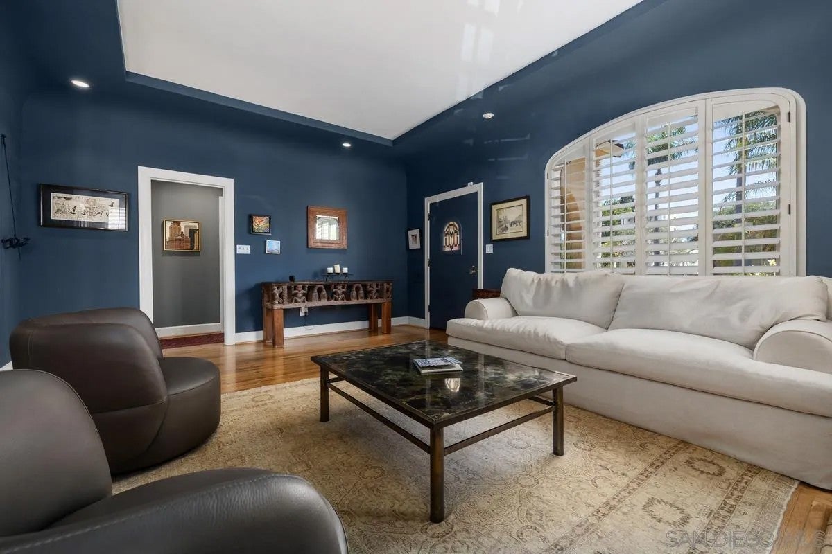 4874 Edgeware Road