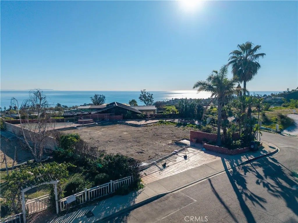 Photo of 800 El Oro, Pacific Palisades, CA 90272 (MLS # SB26014158)