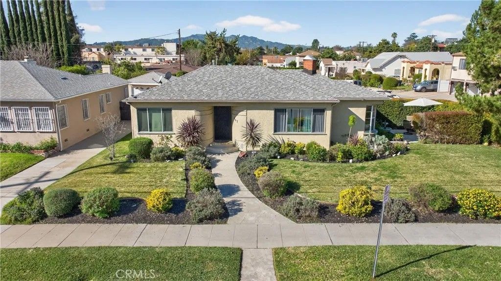 Photo of 807 S Verdugo Rd, Glendale, CA 91205 (MLS # MB26018687)