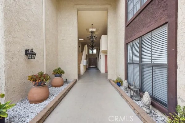 585 W Duarte 25